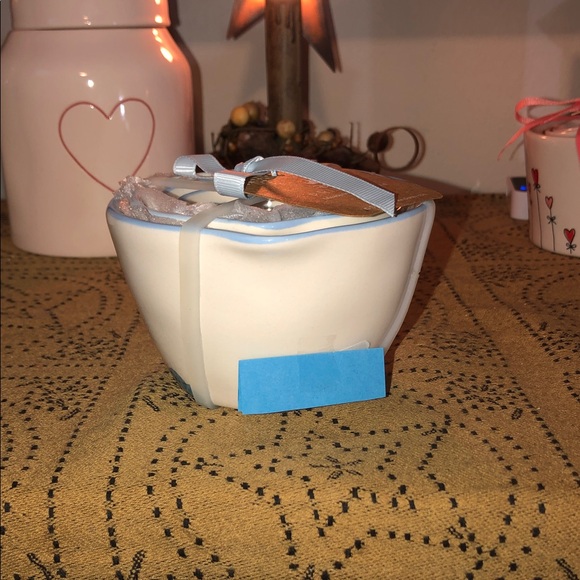 Rae Dunn Disney Princess Measuring Cups (Cinderella Looking Back) - Picture 3 of 8